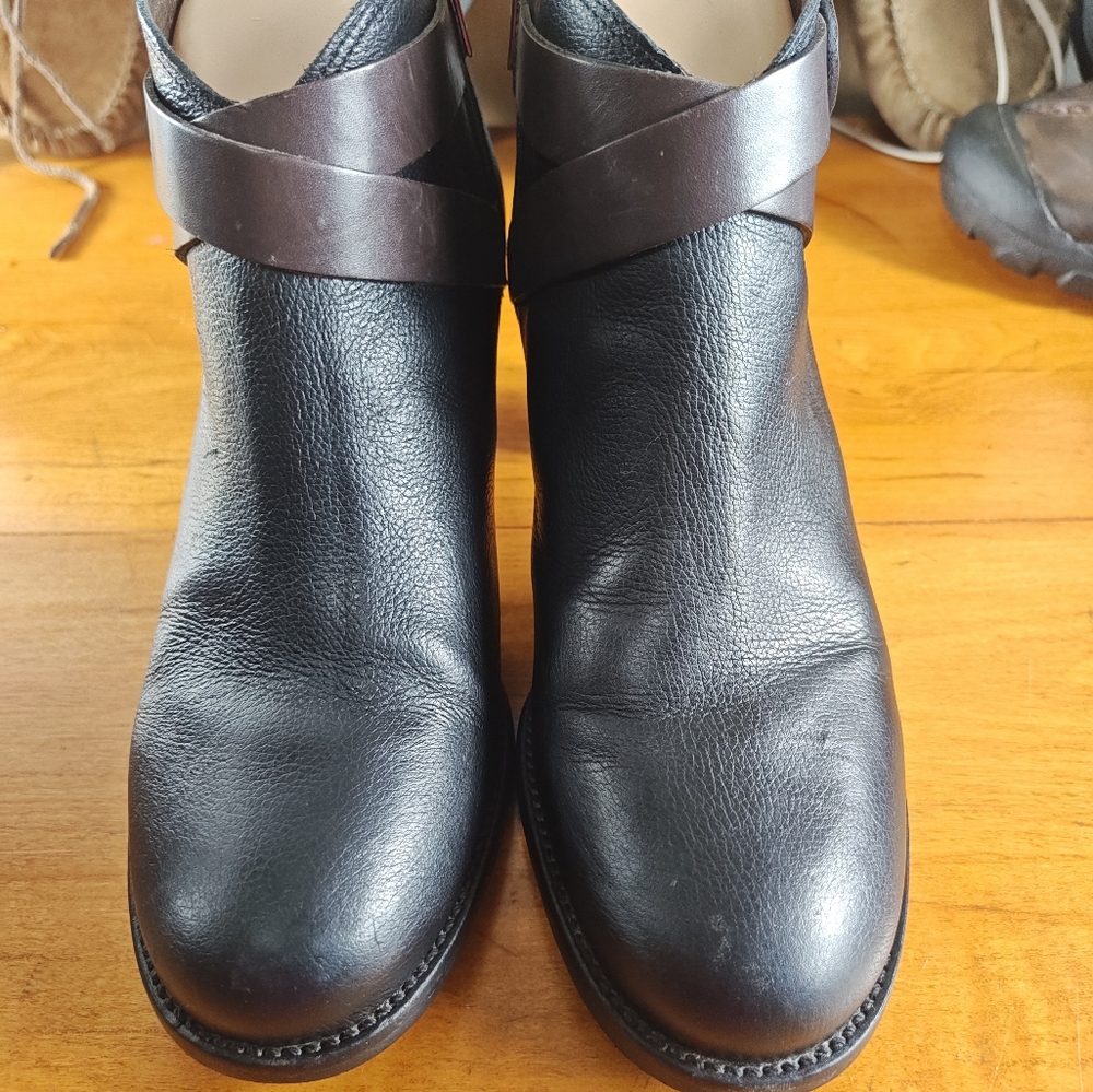 Brighton Gaucho Leather Ankle Boots Bootie Zip Strap Boho Women's Size 8M - Picture 2 of 16